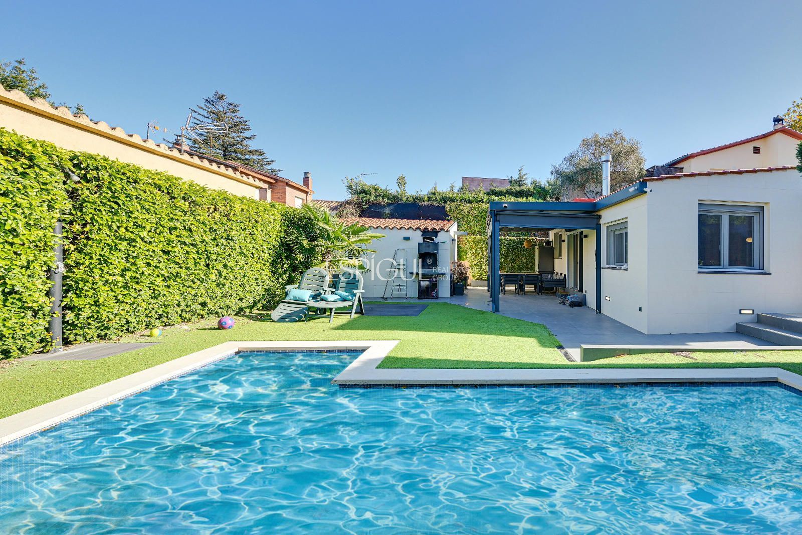 Swimming pool of House or chalet for sale in Sant Cugat del Vallès  with Air Conditioner, Heating and Parquet flooring