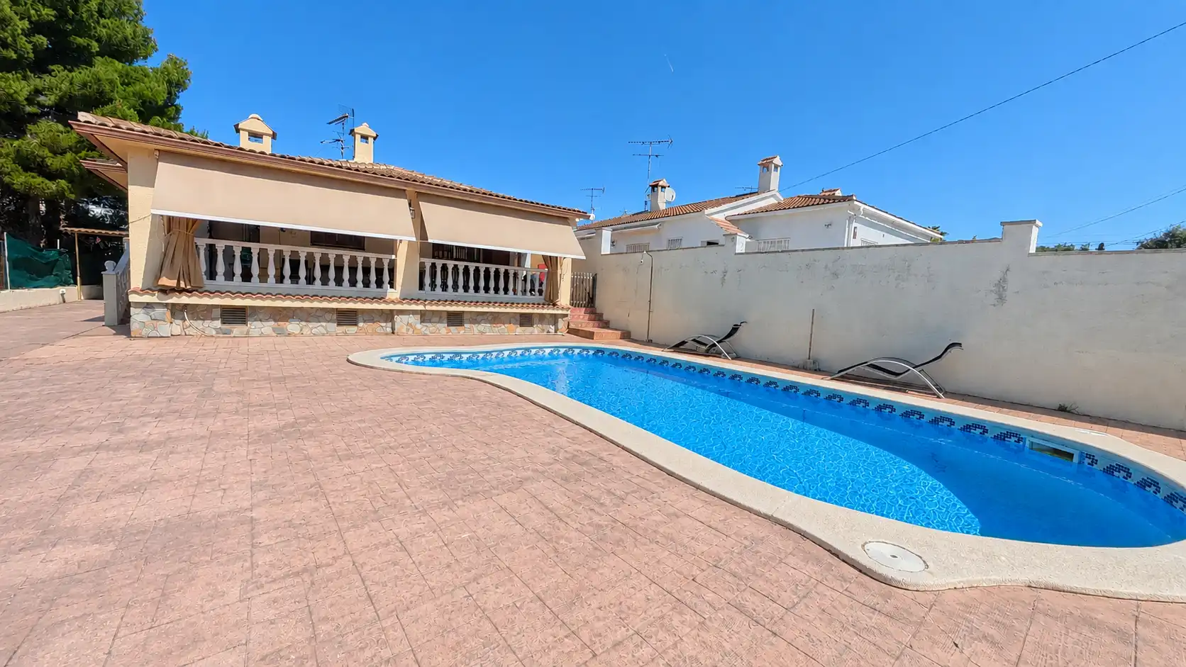 Piscina de Casa o chalet en venta en Cunit con Aire acondicionado, Calefacción y Jardín privado