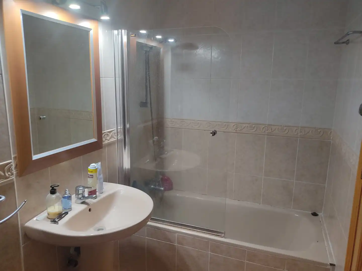 Badezimmer von Einfamilien-Reihenhaus zum Verkauf in La Unión mit Klimaanlage, Heizung und Abstellraum