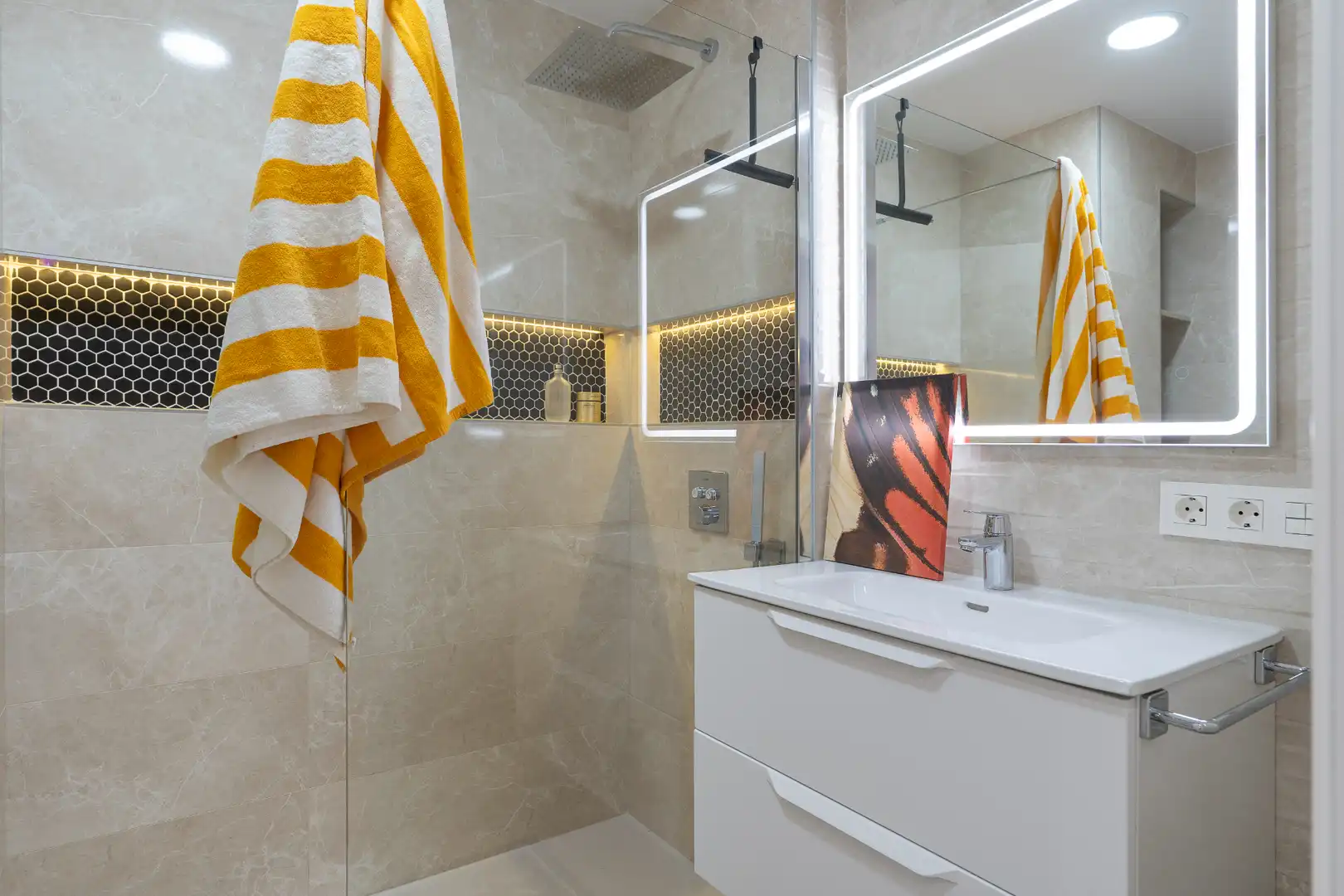 Bathroom of Flat for rent in Santa Cruz de Tenerife  with Furnished, Oven and Washing machine