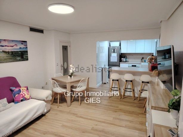 Menjador de Casa adosada en venda en  Valencia Capital amb Aire condicionat, Calefacció i Jardí privat