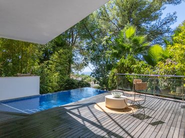Casa aparellada amb piscina en venda a Milla de Oro