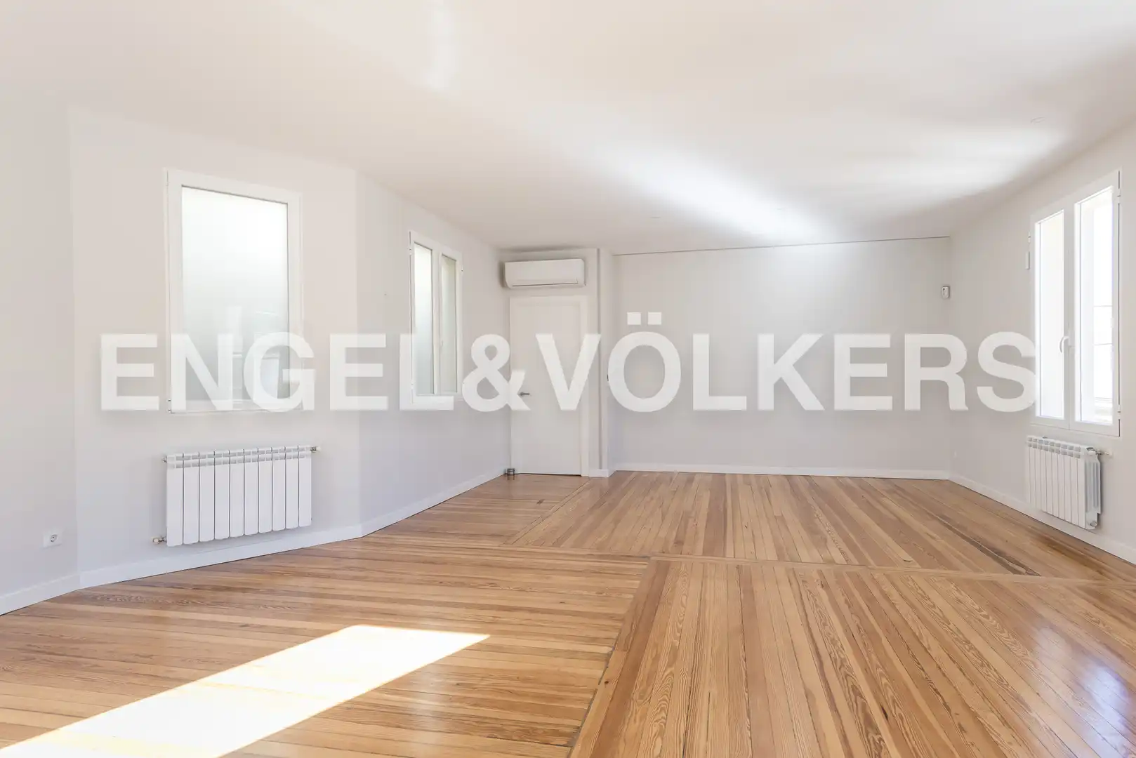 Sala de estar de Ático de alquiler en Madrid con Aire acondicionado, Calefacción y Parquet