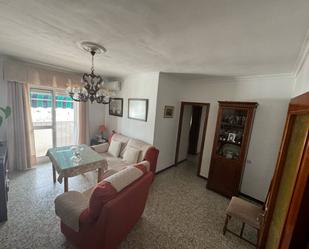 Sala d'estar de Pis de lloguer en Morón de la Frontera amb Aire condicionat i Moblat