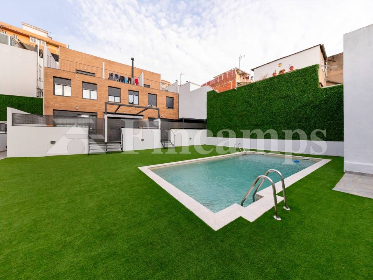 Piscina de Casa o xalet en venda en Sabadell amb Aire condicionat, Calefacció i Jardí privat