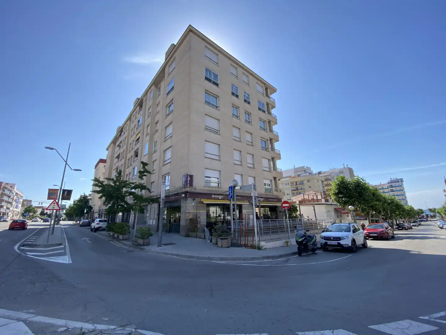 Vista exterior de Apartamento en venta en Calella con Balcón y Alarma