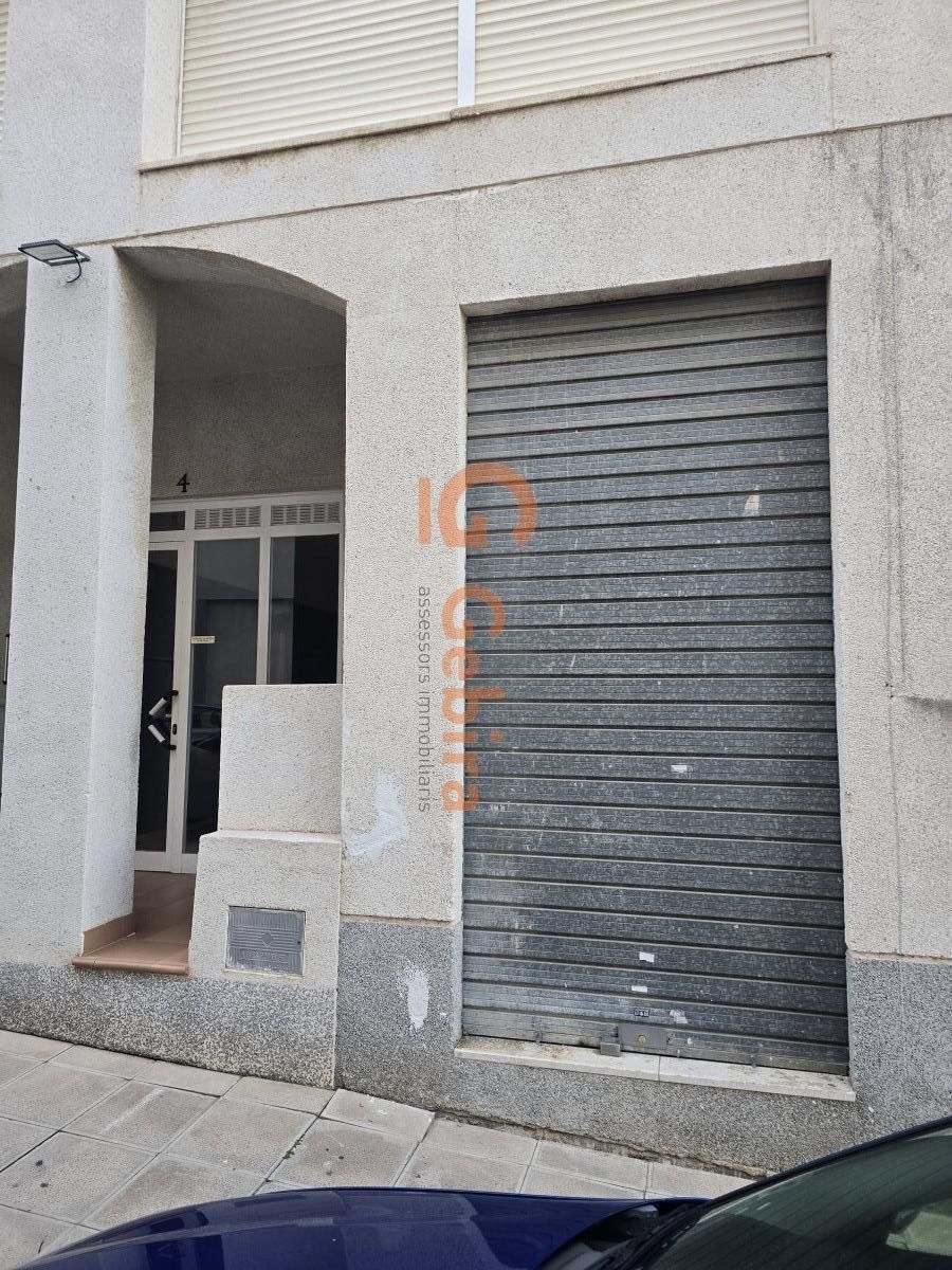 Vista exterior de Local en venda en El Vendrell