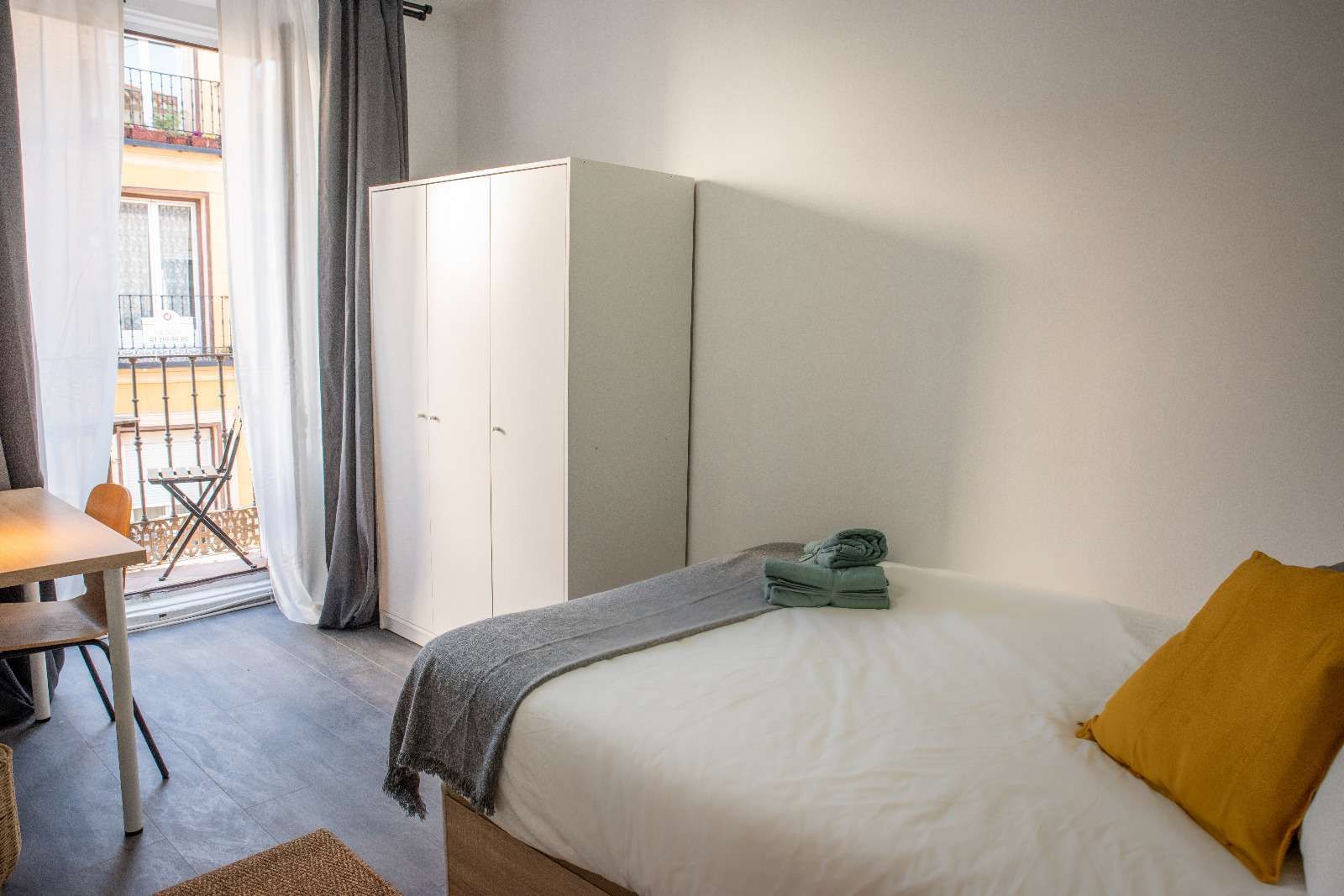 Bedroom of Flat to share in  Madrid Capital  with Air Conditioner, Heating and Terrace