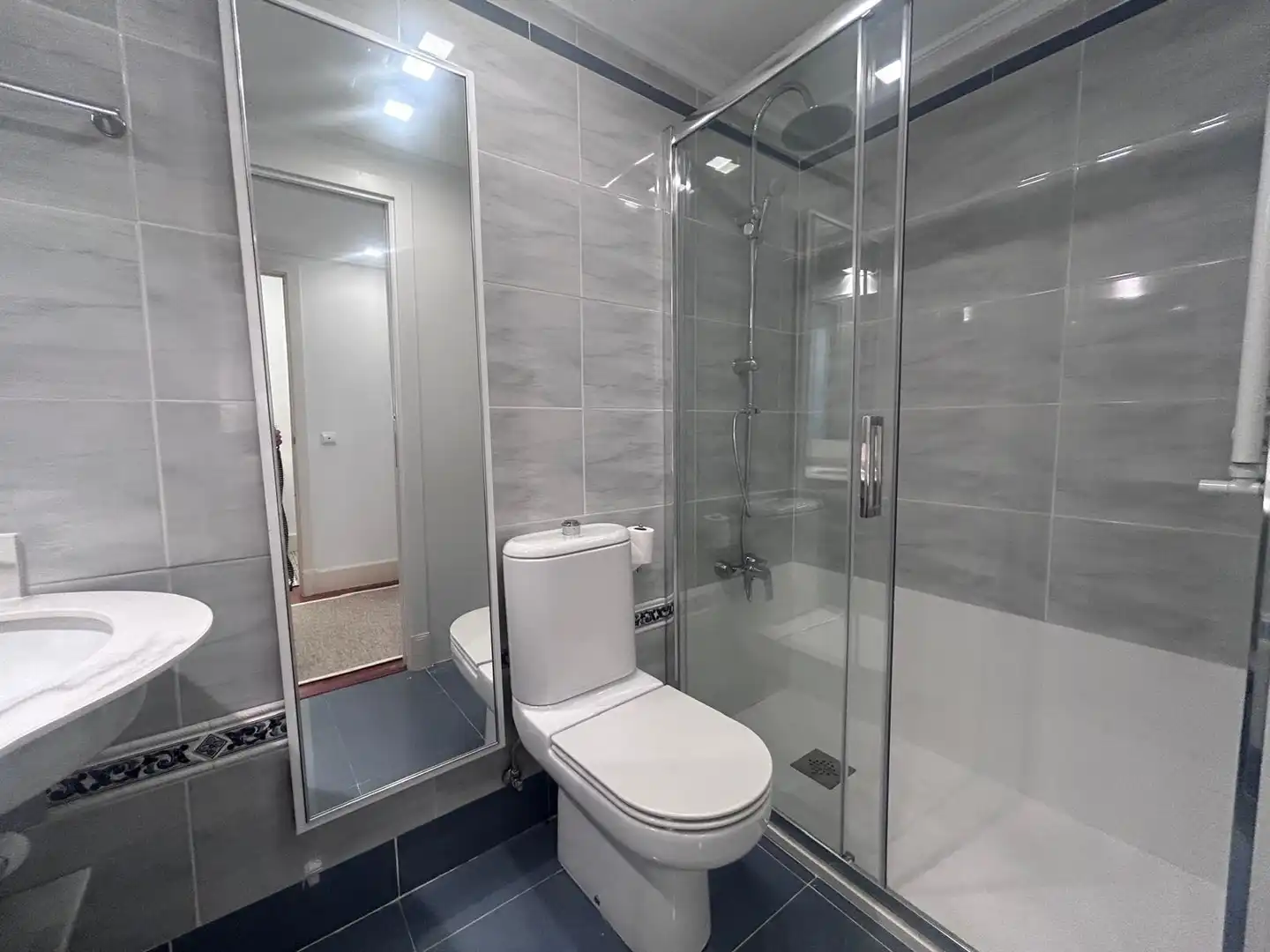 Baño de Piso de alquiler en Madrid con Aire acondicionado, Calefacción y Parquet