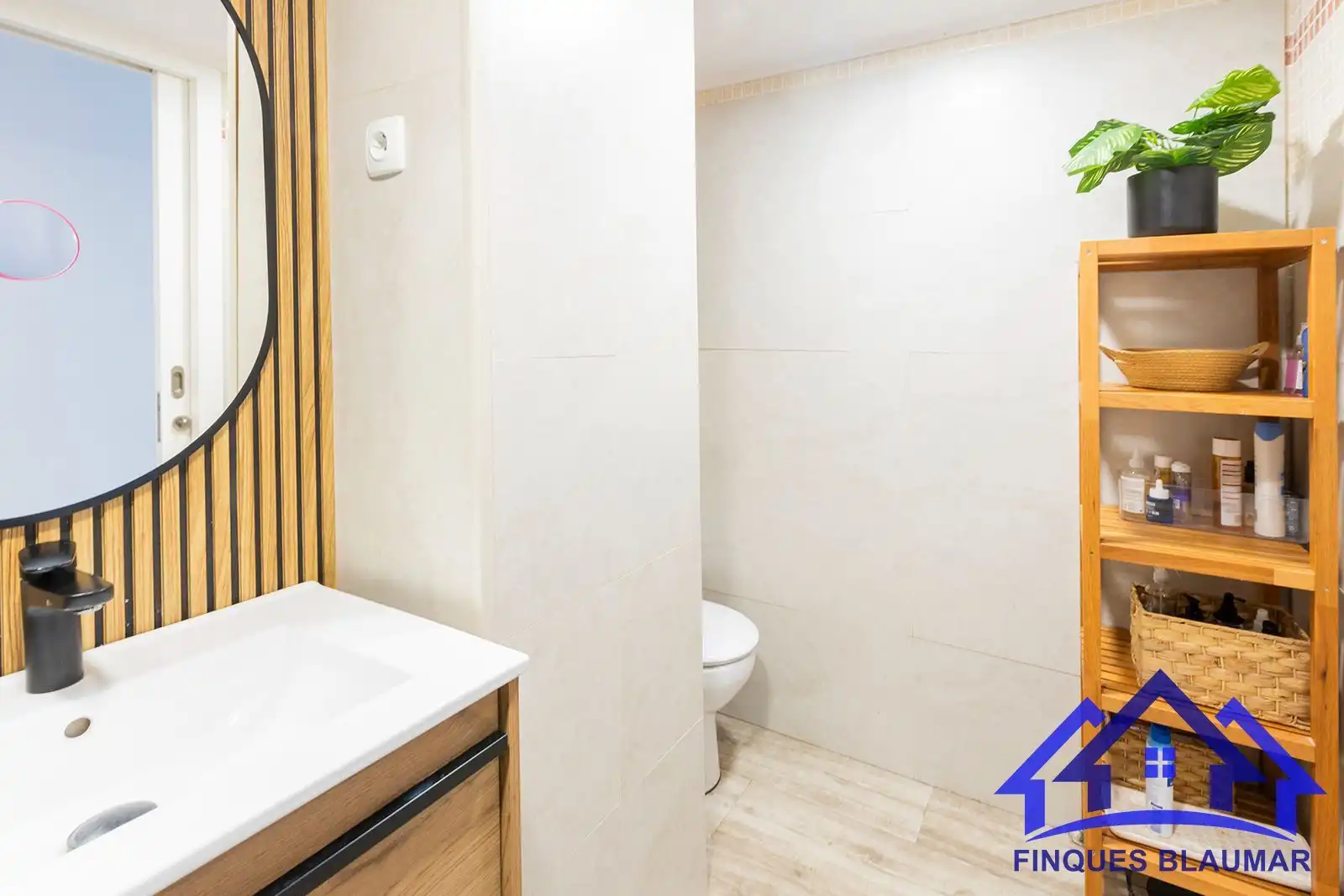 Bathroom of Flat for sale in Arenys de Mar  with Air Conditioner, Heating and Terrace