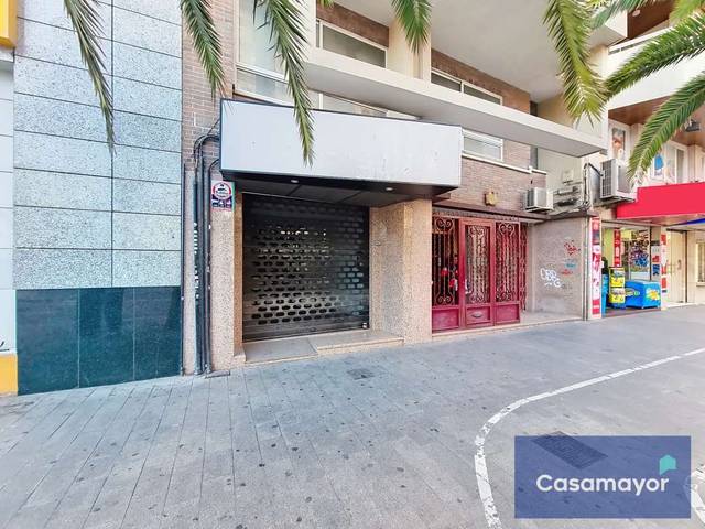 Local comercial en Alquiler en Avenida de la Estación en Ensanche - Diputación