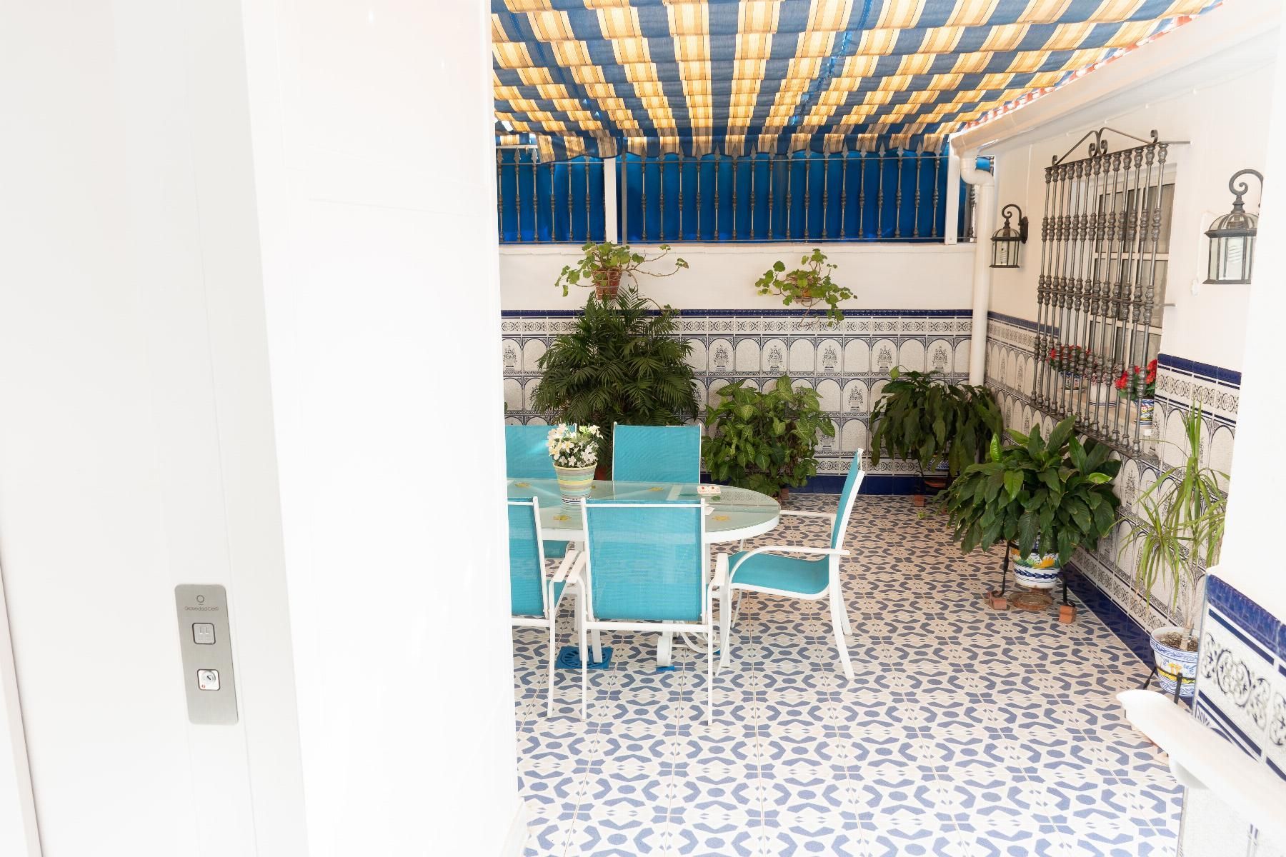Terrace of House or chalet for sale in Dos Hermanas  with Storage room