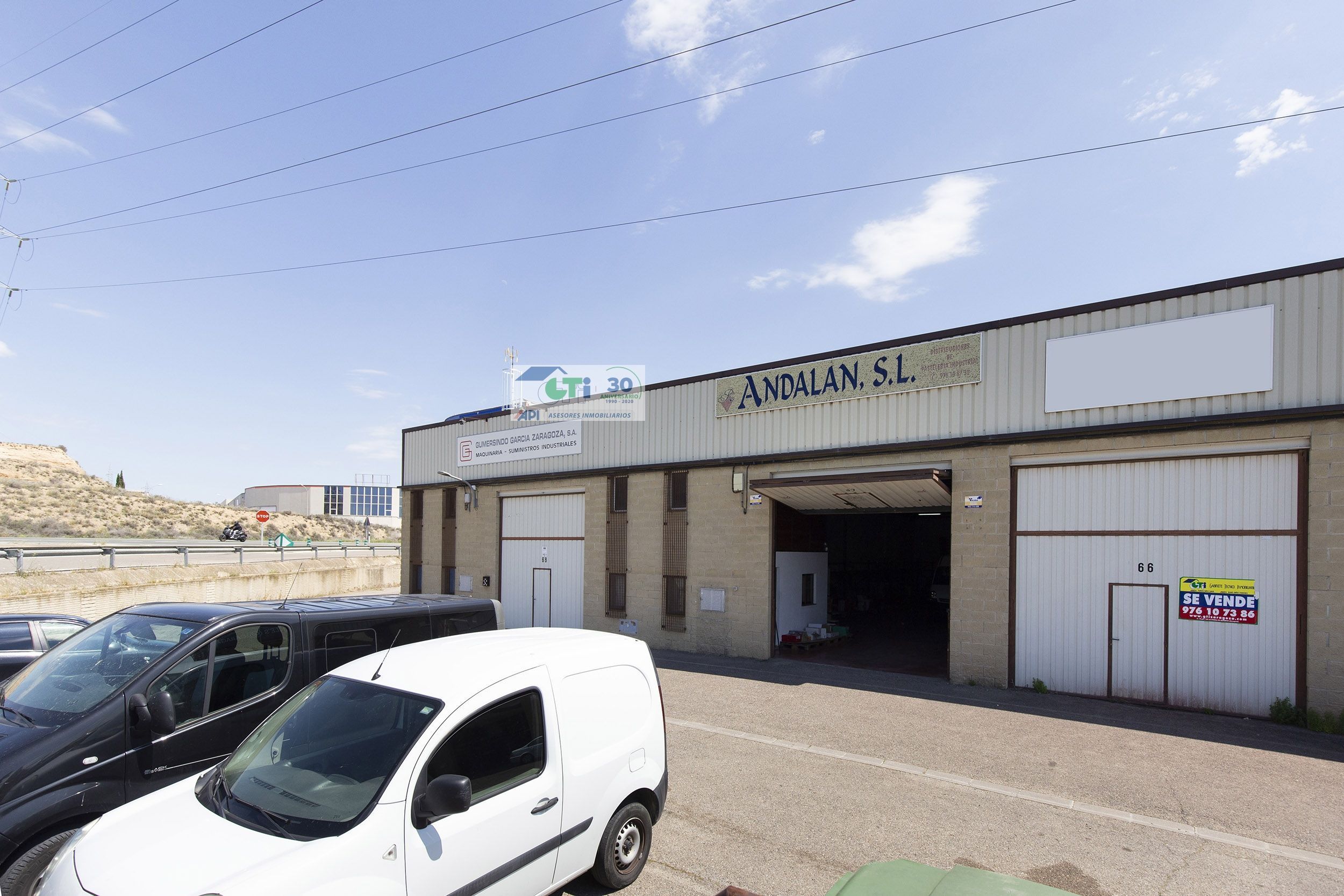 Vista exterior de Nau industrial en venda en La Puebla de Alfindén