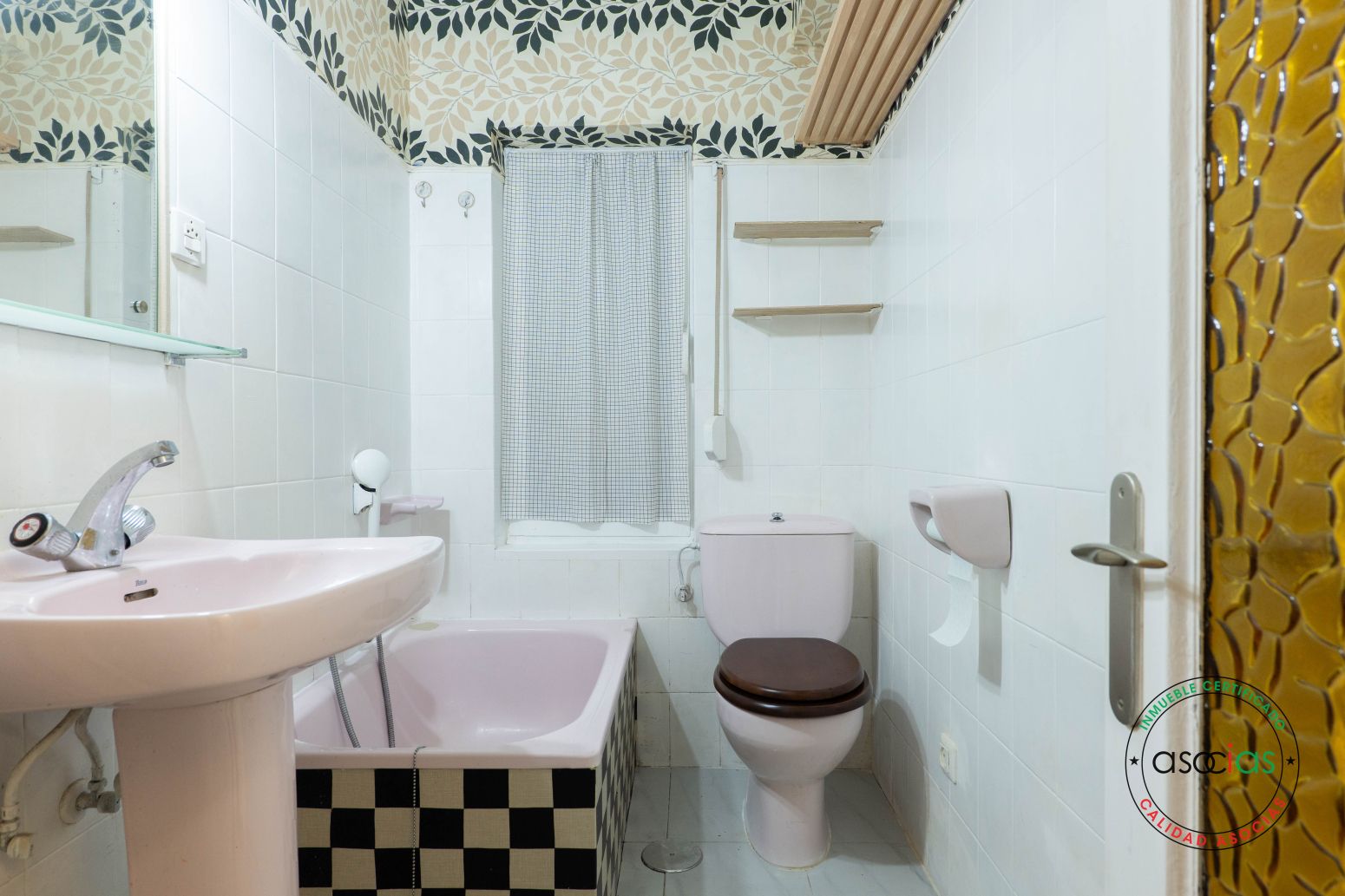 Bathroom of Flat for sale in Gijón   with Heating and Storage room