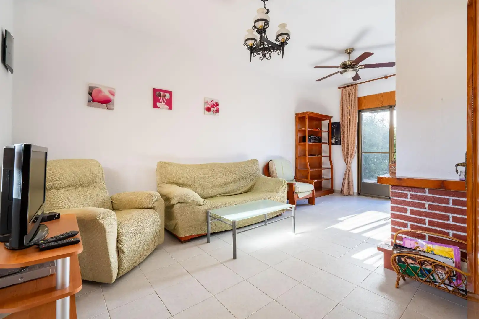 Sala d'estar de Casa adosada en venda en Cabo de Gata amb Jardí privat, Terrassa i Traster