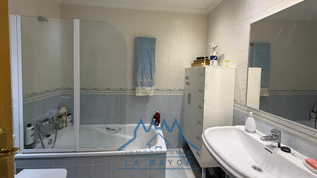 Baño de Piso en venta en Ciudad Real con Aire acondicionado, Calefacción y Trastero