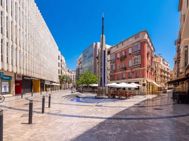 Pis amb ascensor en venda a Plaza de Uncibay
