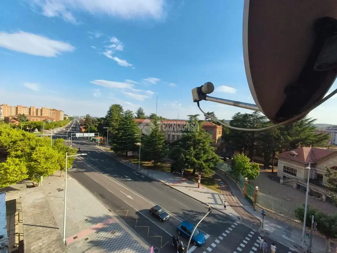 Vista exterior de Piso en venta en Palencia con Trastero y Balcón