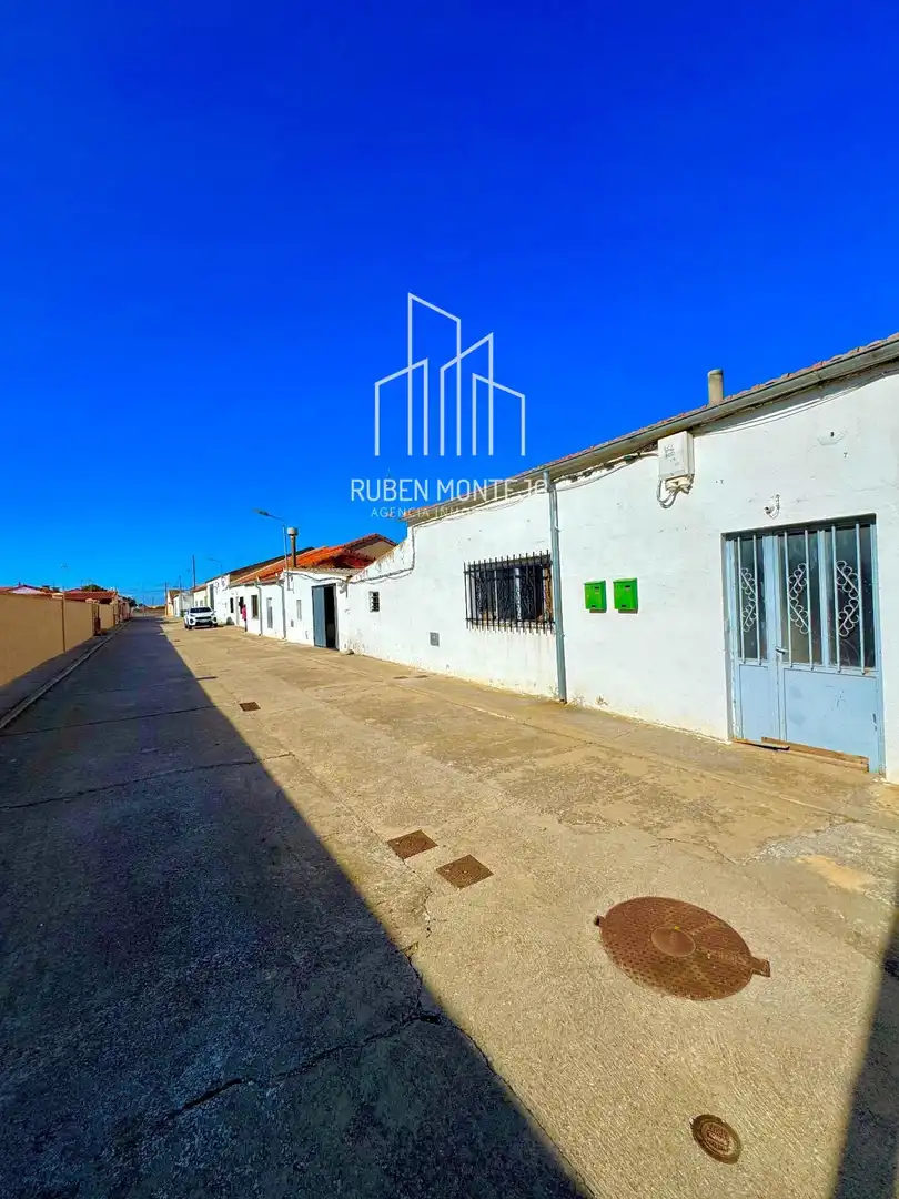 Vista exterior de Local en venta en Gomecello con Terraza