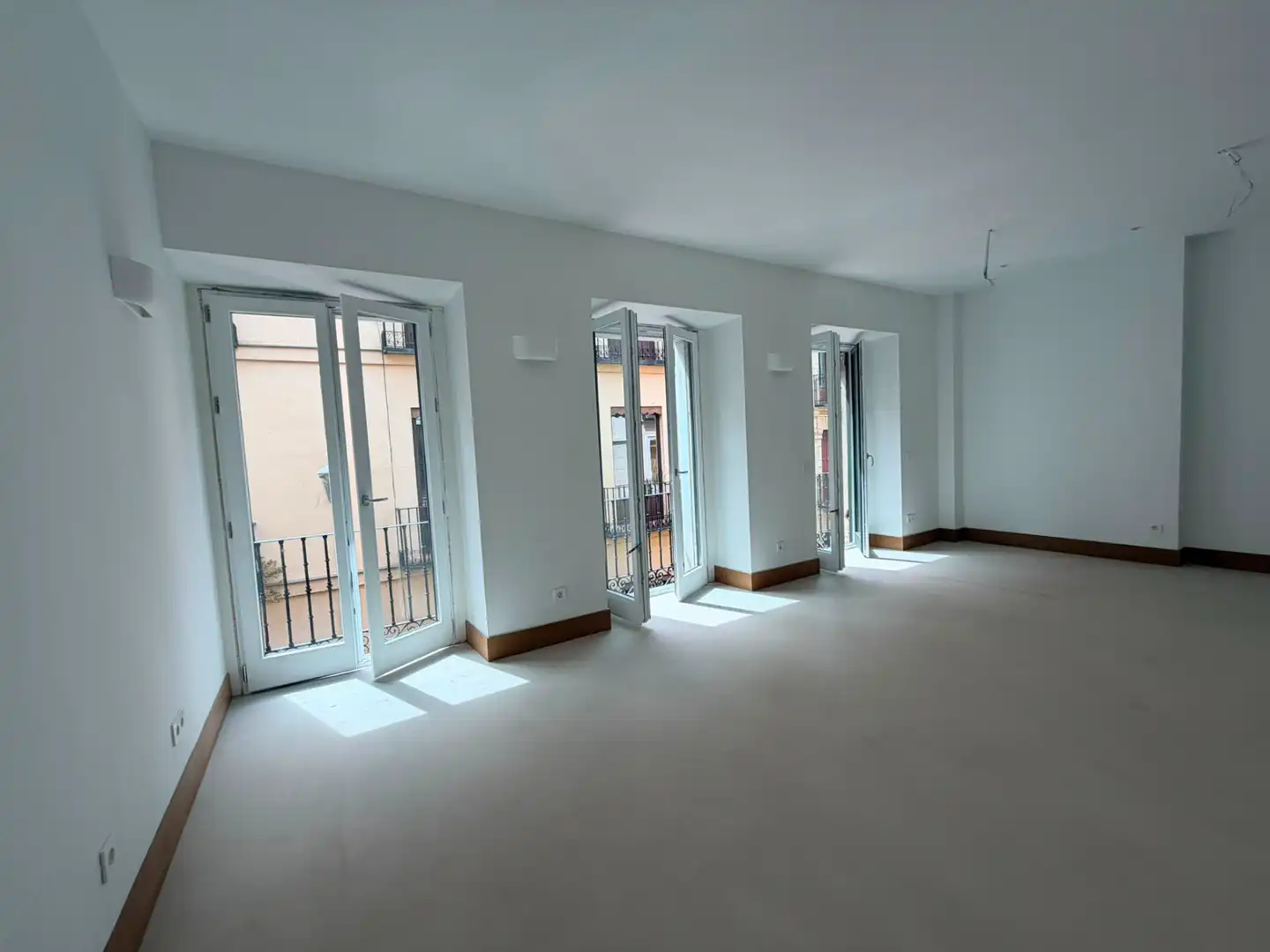 Living room of Flat for sale in Madrid  with Air Conditioner, Heating and Balcony