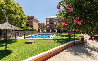 Außenansicht von Wohnung zum verkauf in Majadahonda mit Klimaanlage, Terrasse und Schwimmbad