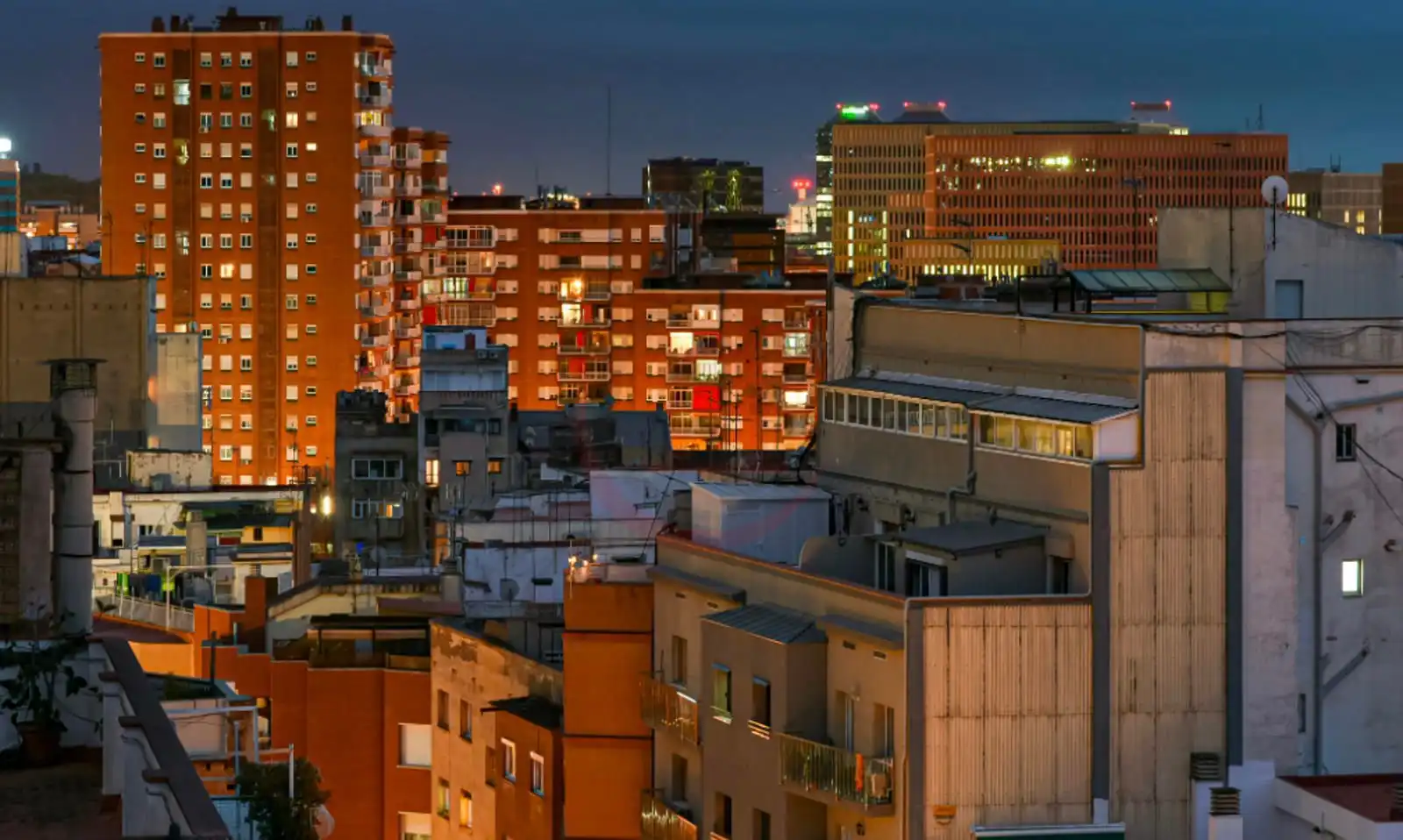 Vista exterior de Edificio en venta en L'Hospitalet de Llobregat
