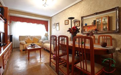 Sala d'estar de Pis en venda en Gijón  amb Calefacció, Parquet i Terrassa