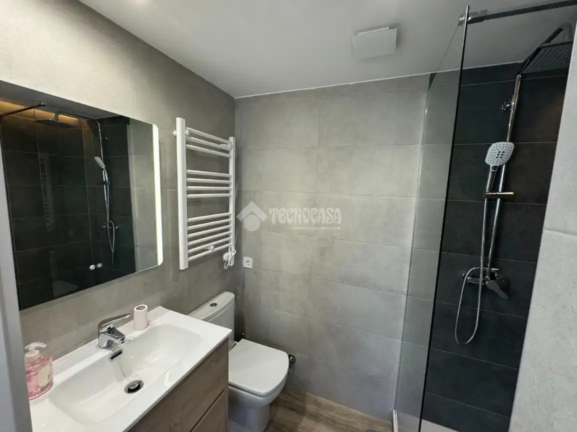 Badezimmer von Wohnung zur Miete in Madrid mit Klimaanlage, Heizung und Parkett