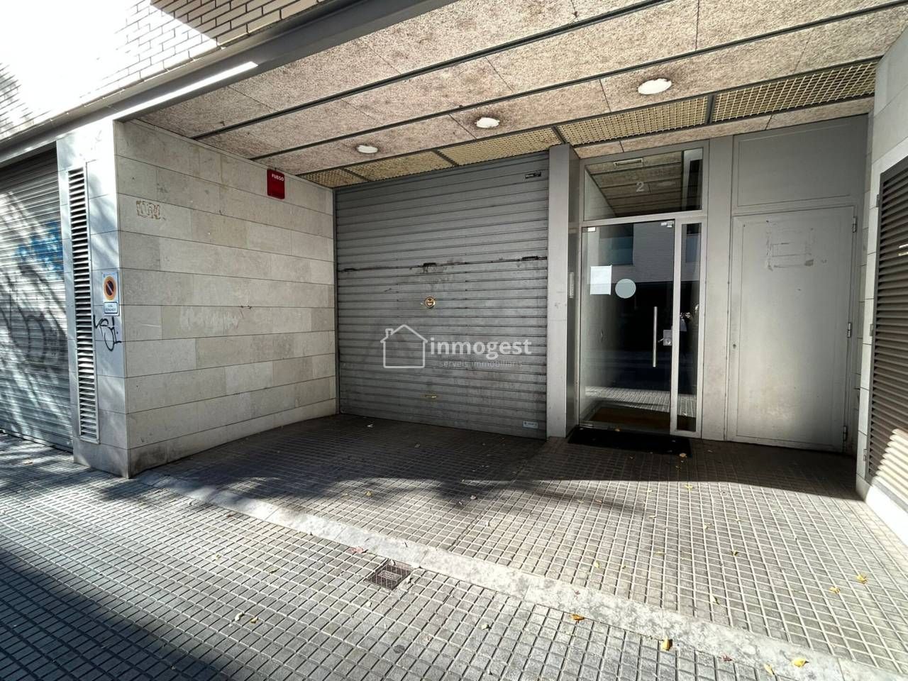 Garage to rent in Salt