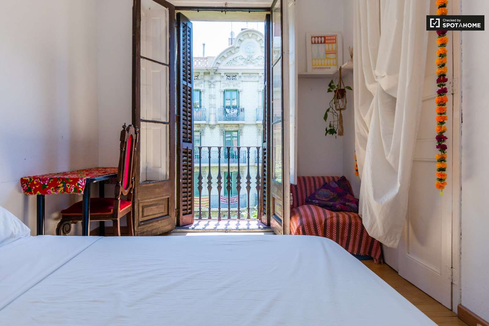 Bedroom of Flat to share in  Barcelona Capital  with Air Conditioner, Heating and Terrace