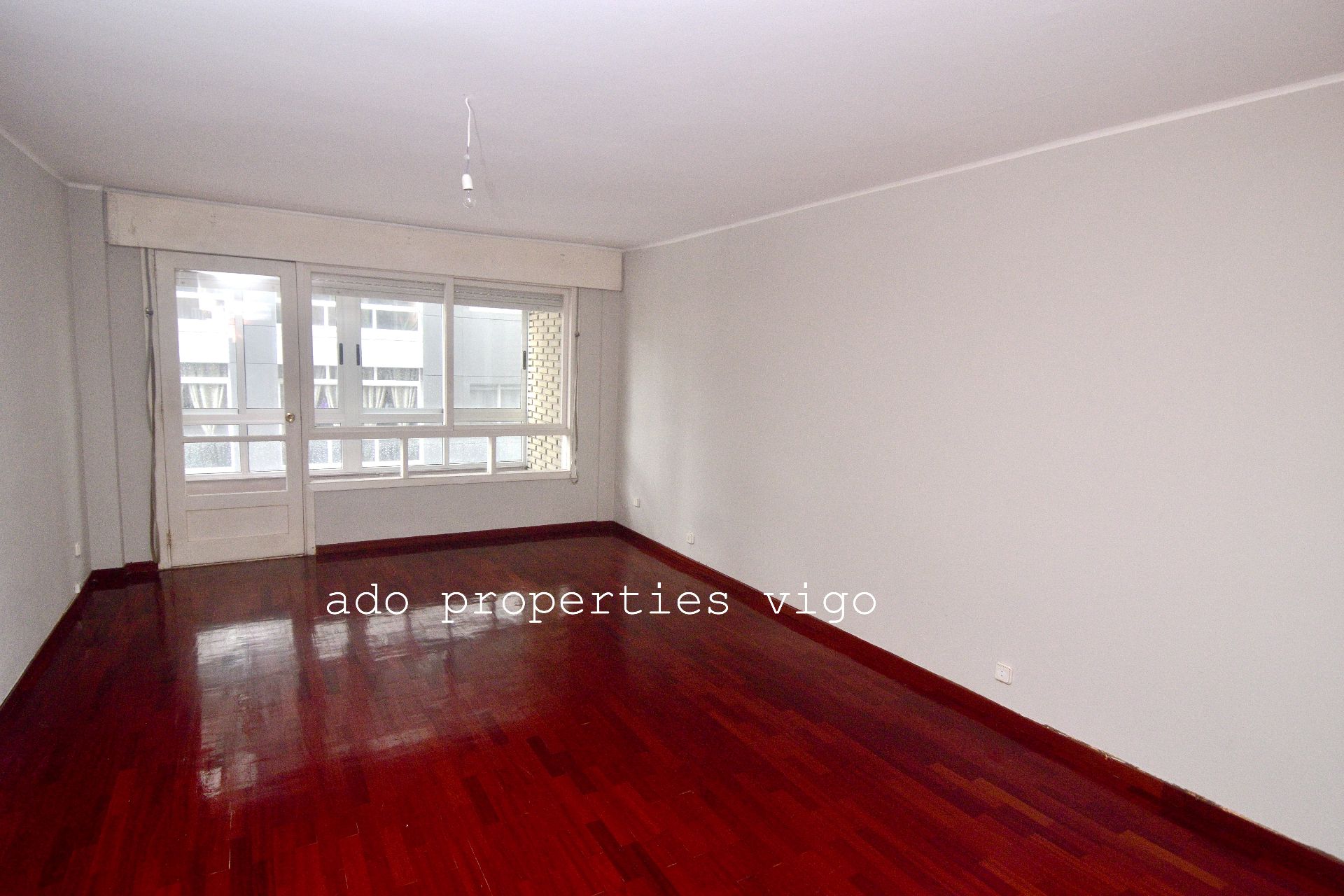 Living room of Flat for sale in Vigo   with Oven and Washing machine