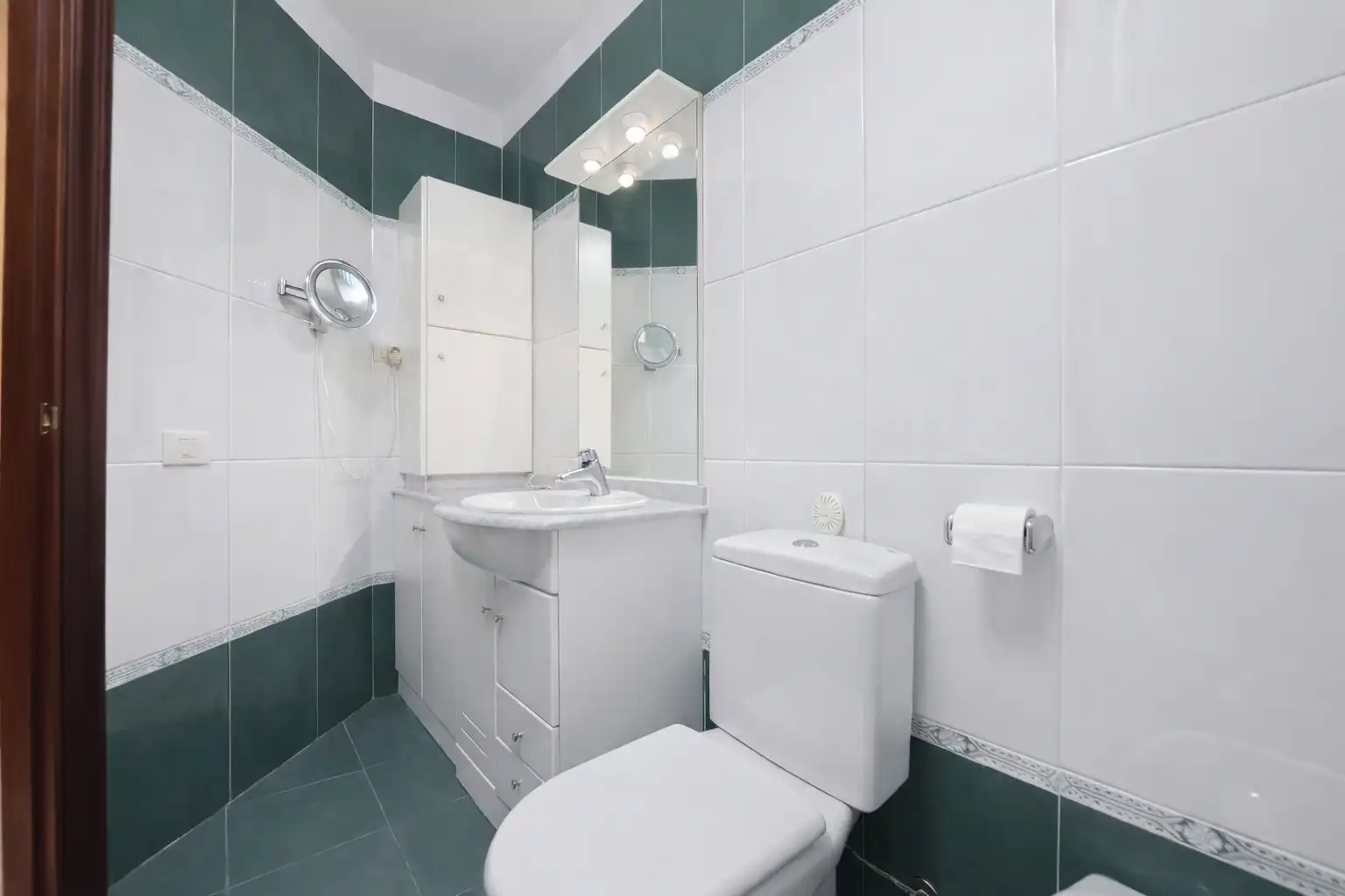 Baño de Apartamento en venta en Arona con Terraza, Amueblado y Horno