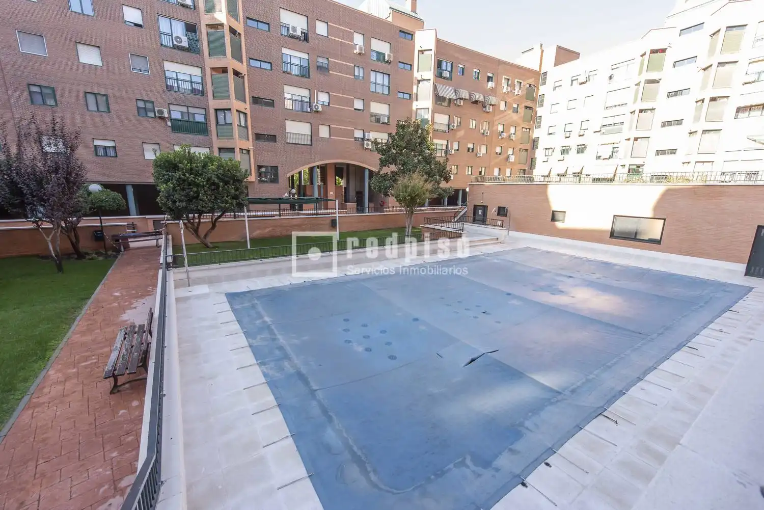 Piscina de Piso en venta en Alcorcón con Calefacción, Jardín privado y Trastero