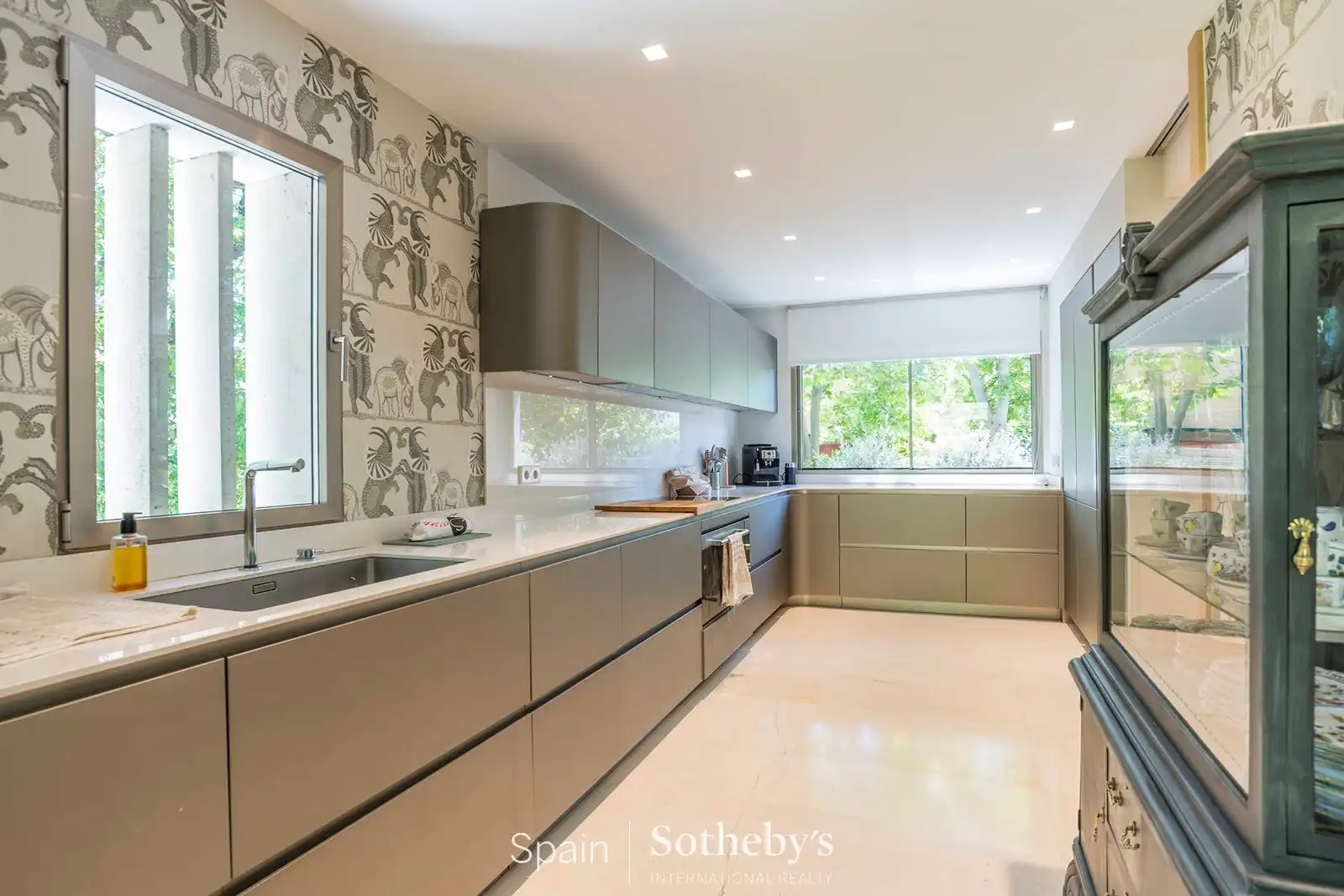 Cocina de Casa adosada en venta en Madrid con Aire acondicionado, Calefacción y Jardín privado
