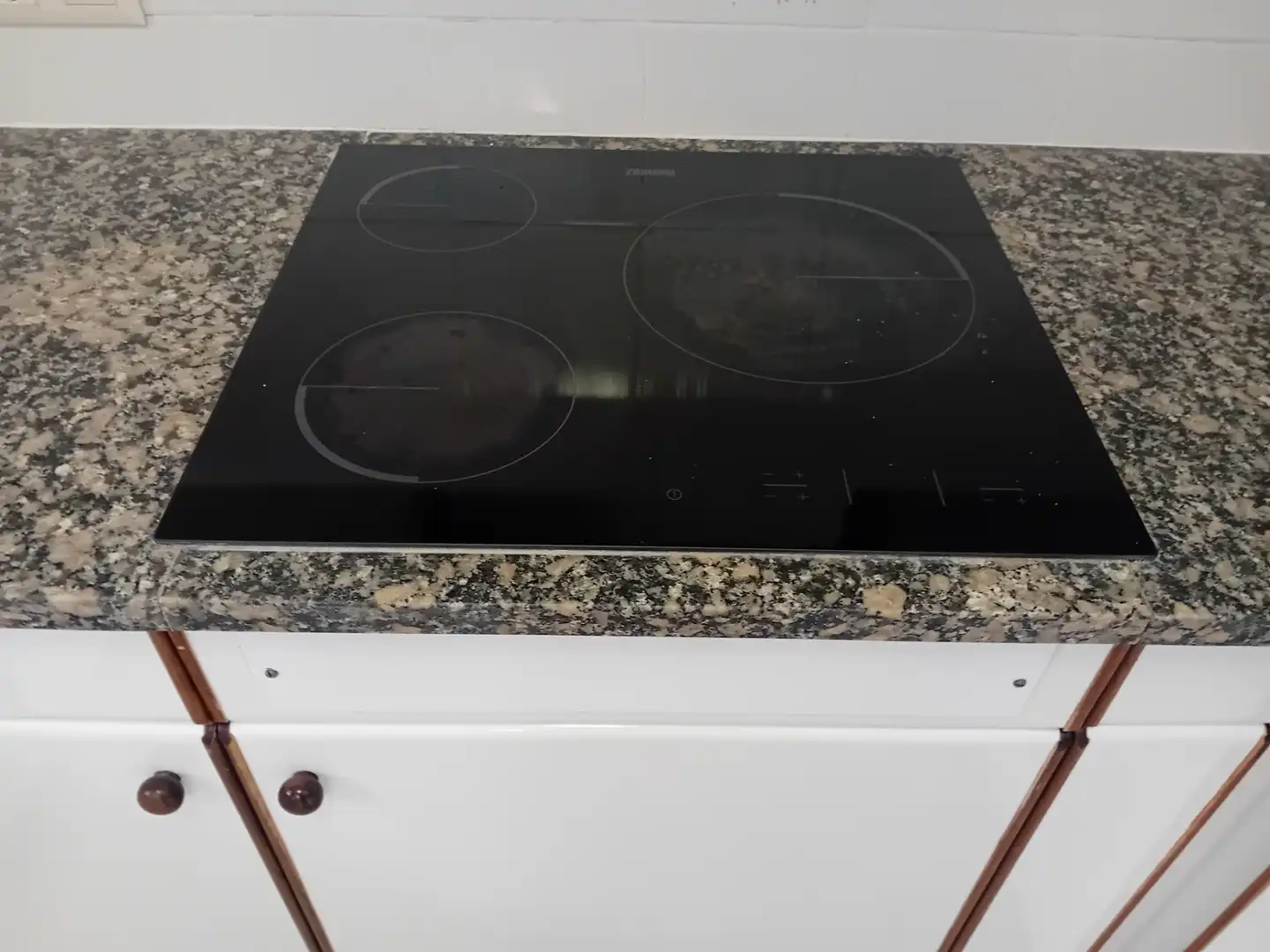 Cuina de Casa adosada en venda en Girona amb Calefacció, Jardí privat i Rentadora