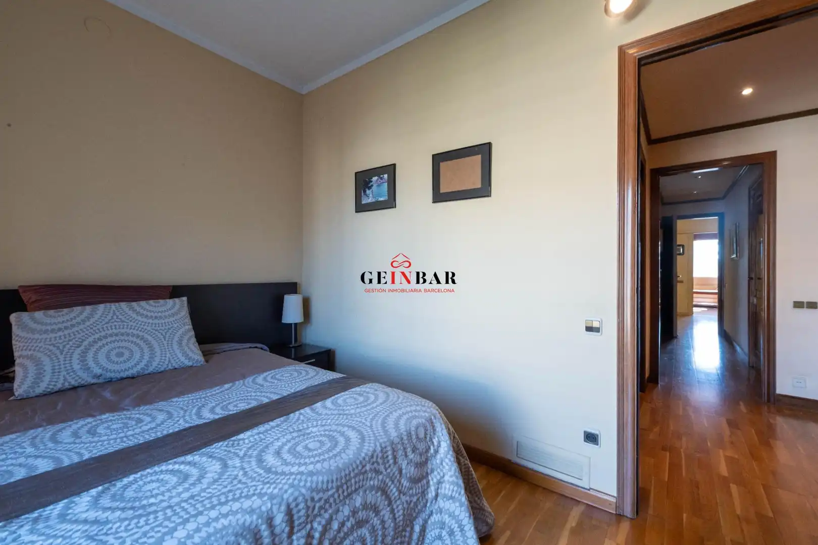 Schlafzimmer von Wohnung zum Verkauf in Barcelona mit Klimaanlage, Heizung und Privatgarten