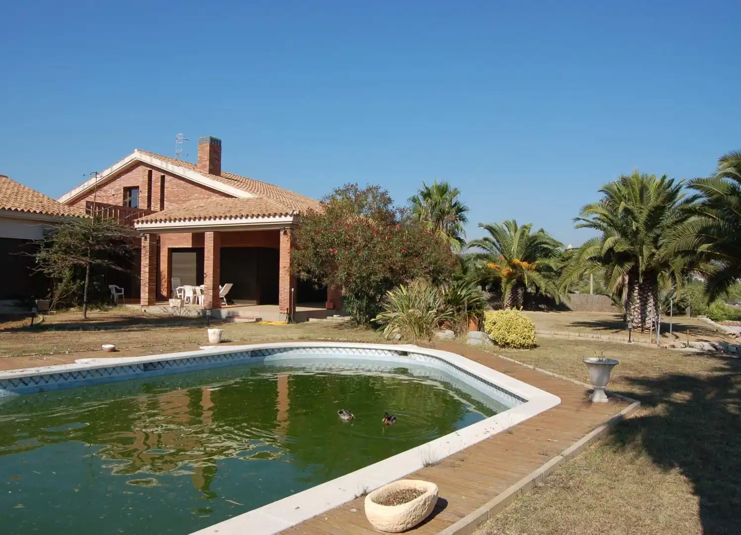 Piscina de Finca rústica en venda en Vilanova i la Geltrú amb Aire condicionat, Calefacció i Traster