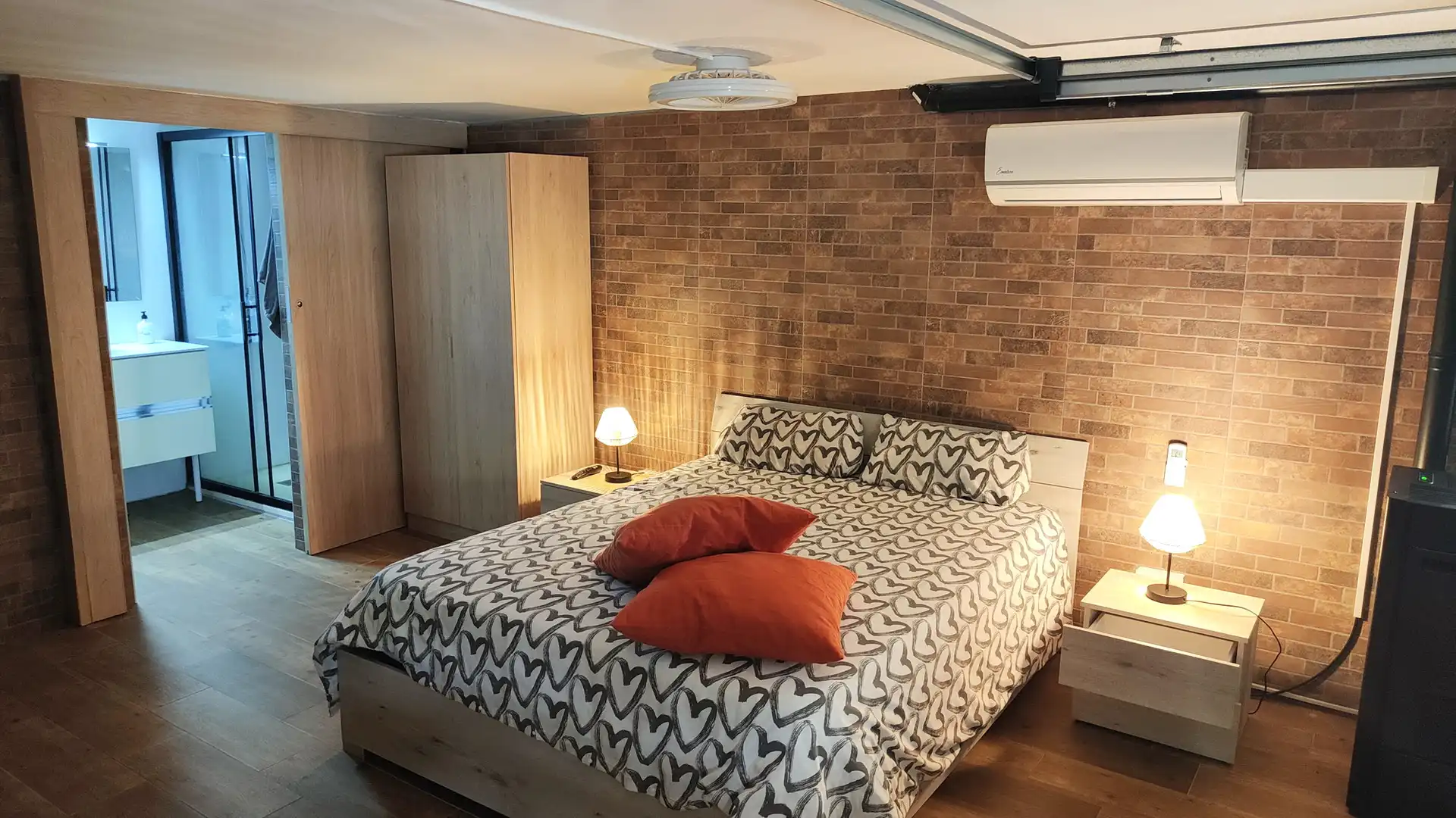 Schlafzimmer von Einfamilien-Reihenhaus zum Verkauf in Alcúdia mit Klimaanlage, Heizung und Privatgarten