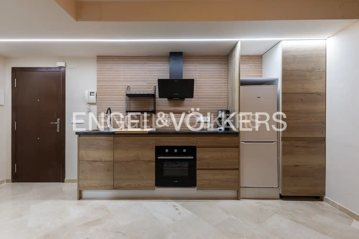 Cuina de Apartament de lloguer en Valencia amb Aire condicionat, Calefacció i Moblat