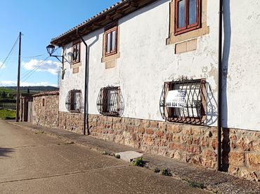 Casa en venta en Salinas de Pisuerga - CL MAYOR