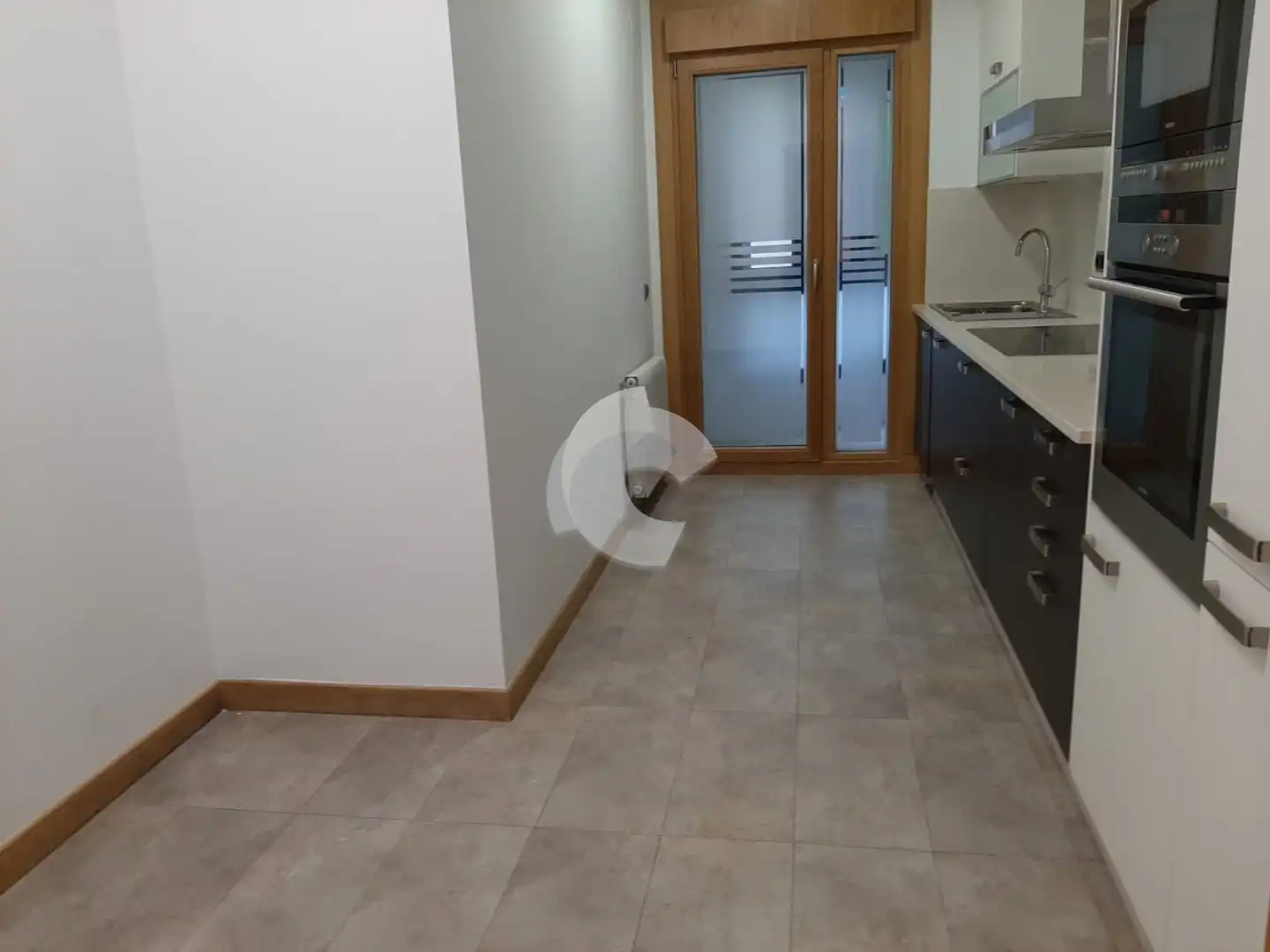 Küche von Wohnung zur Miete in Vigo  mit Heizung, Parkett und Abstellraum