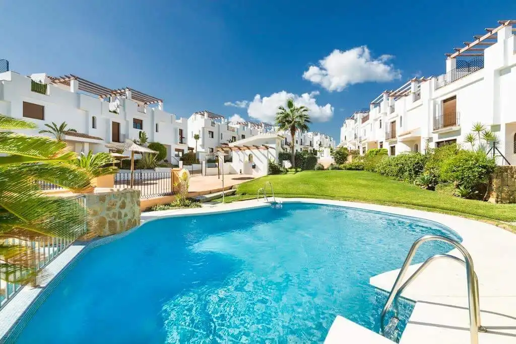 Vista exterior de Apartament de lloguer en La Alcaidesa amb Aire condicionat, Calefacció i Terrassa