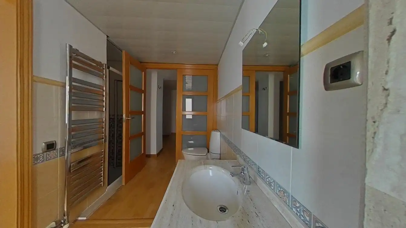 Baño de Dúplex en venta en Cerdanyola del Vallès con Calefacción y Terraza