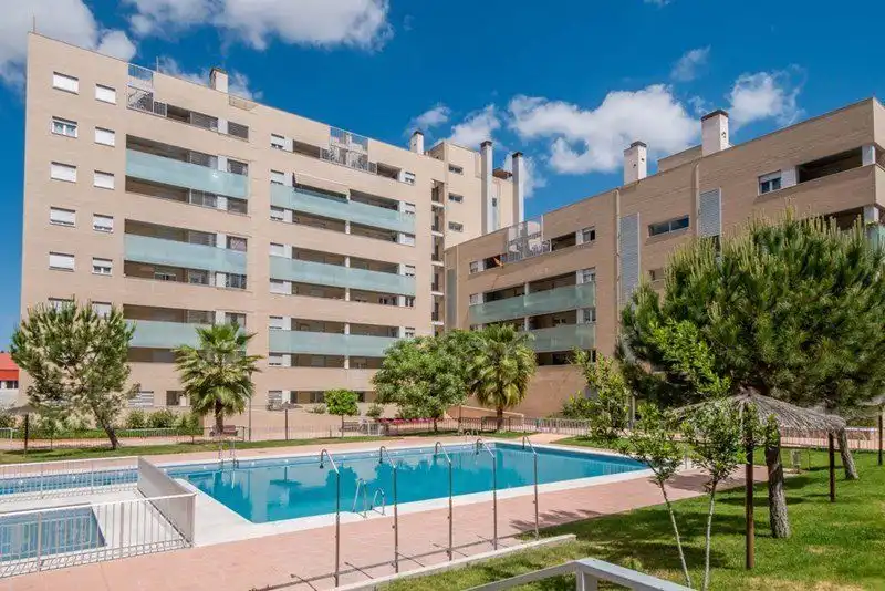 Vista exterior de Piso de alquiler en Granada con Calefacción, Jardín privado y Terraza
