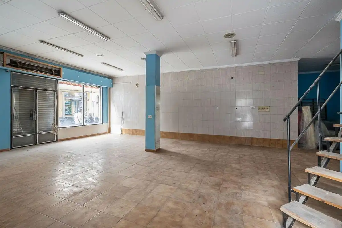 Local comercial en venda a Calle PUERTA LORCA 2