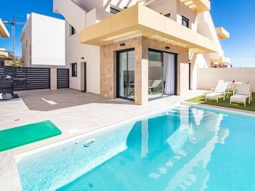 Villa con balcone in vendita a Calle Calle Taray
