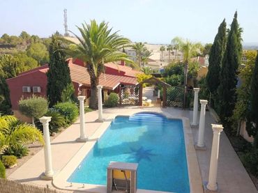 House with pool for sale in Almoradí