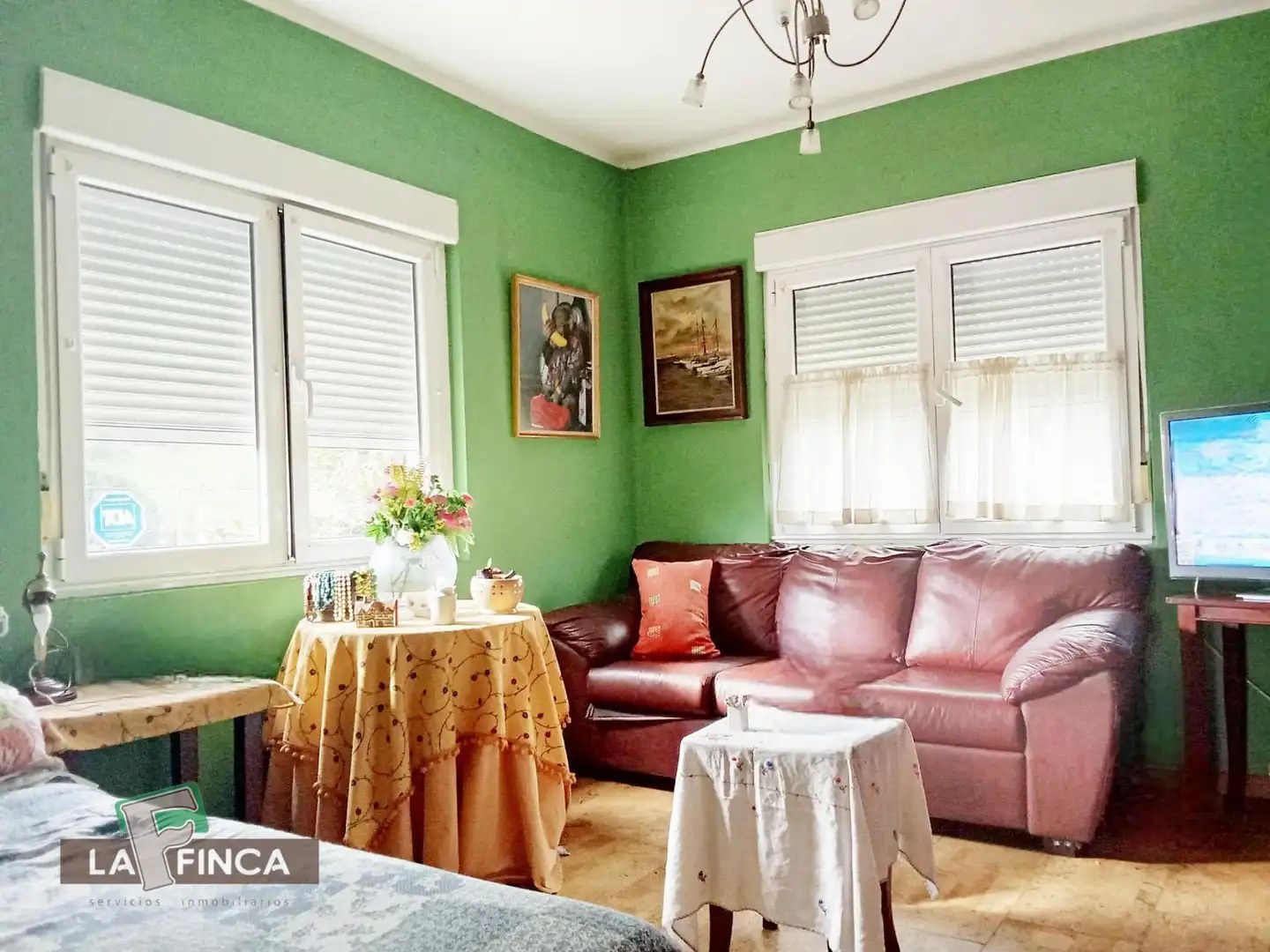 Sala de estar de Casa o chalet en venta en Siero con Calefacción, Parquet y Terraza