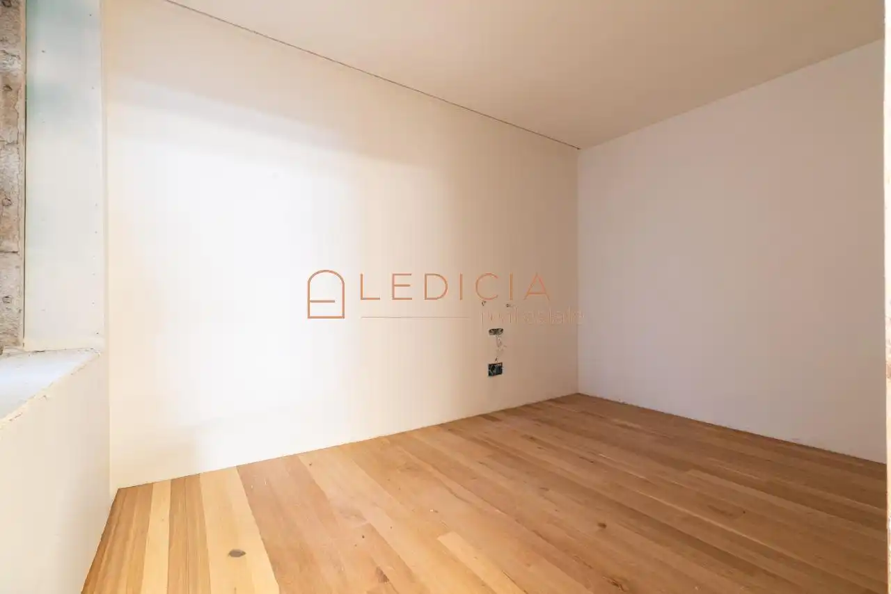Bedroom of Flat for sale in Vigo   with Heating, Terrace and Furnished