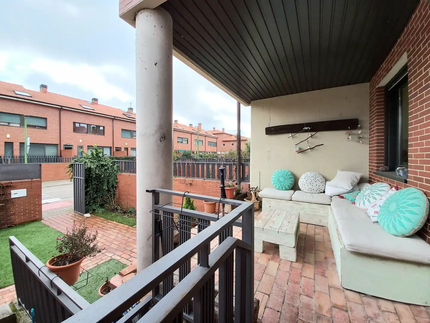 Terrassa de Casa adosada en venda en Burgos amb Jardí privat